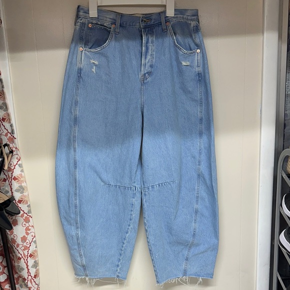Universal Thread Women's Light Blue Wide leg Flare Jeans NWOT - Picture 1 of 11